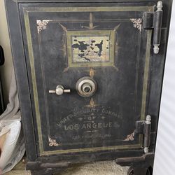 Antique United security company Los Angeles safe with Yale lock