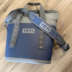 YETI Hopper M15 Soft Cooler - Navy/Charcoal (Excellent Condition)