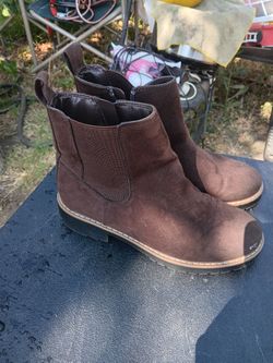 !! Women's Boots Size 7