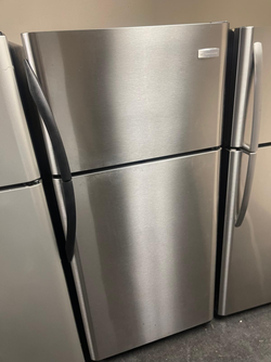 Frigidaire Top Freezer Fridge – Stainless, Ice Maker