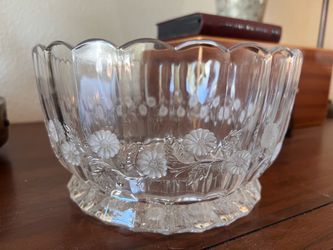 Cristal d'Arques France Cut Glass Daisey Design Sacalloped Edge Salad Bowl