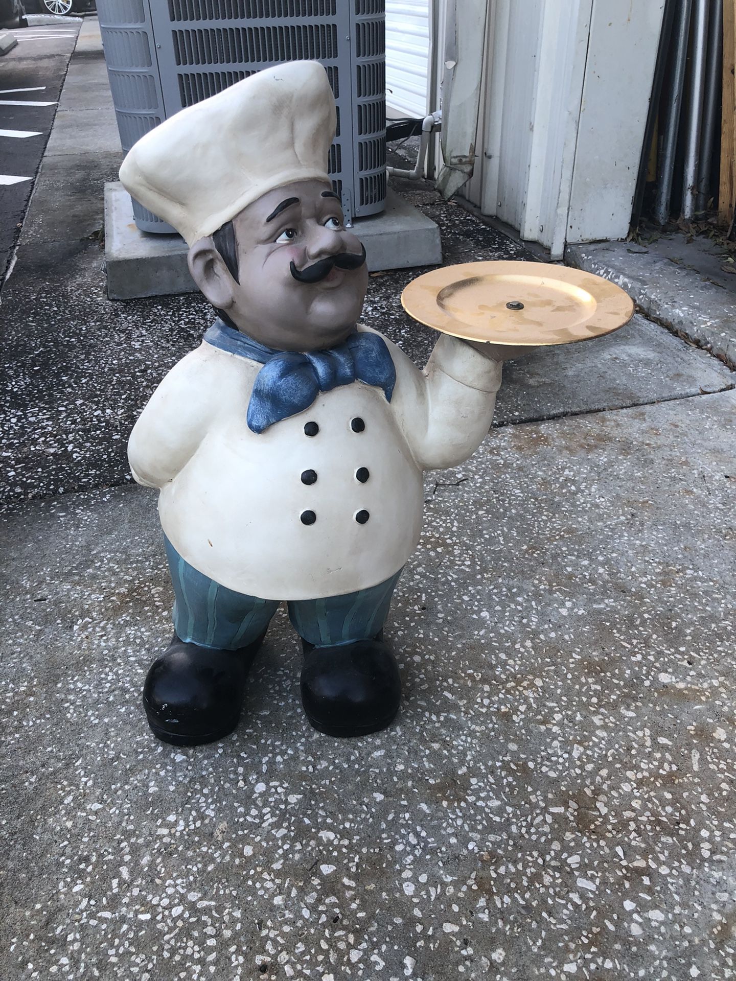 30” Chef Statue With Tray