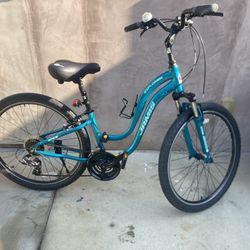 Super Comfy & Safe Woman’s Bike - Easy To Ride & Like New