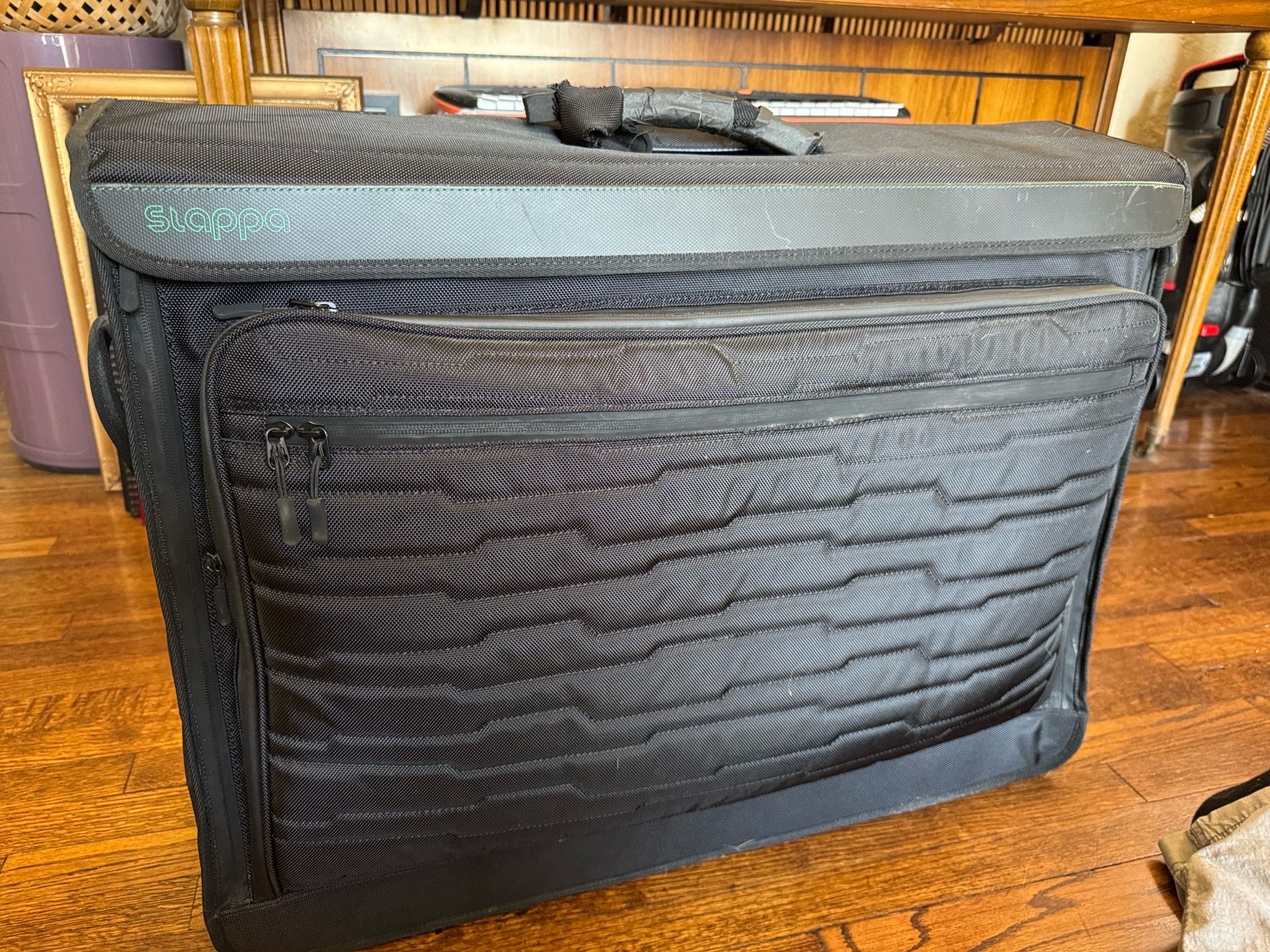 FREE 24-27” monitor/iMac bag soft case