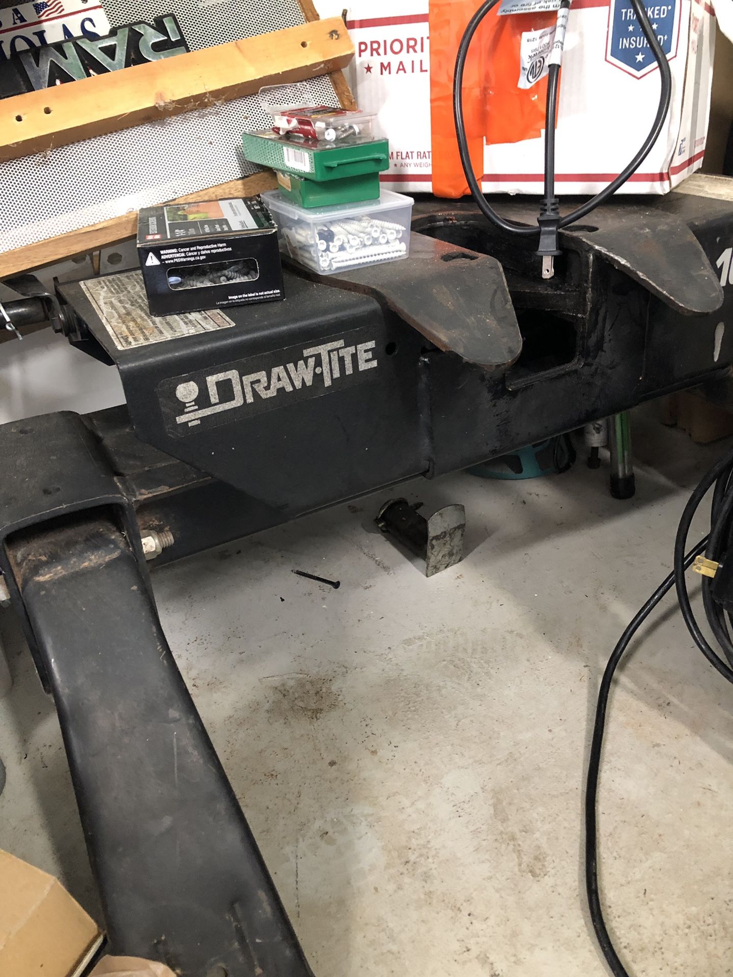 Fifth wheel hitch