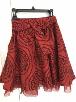 Red skirt , 5
