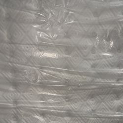 Sealy Pillow Top King Mattress And Box Spring 