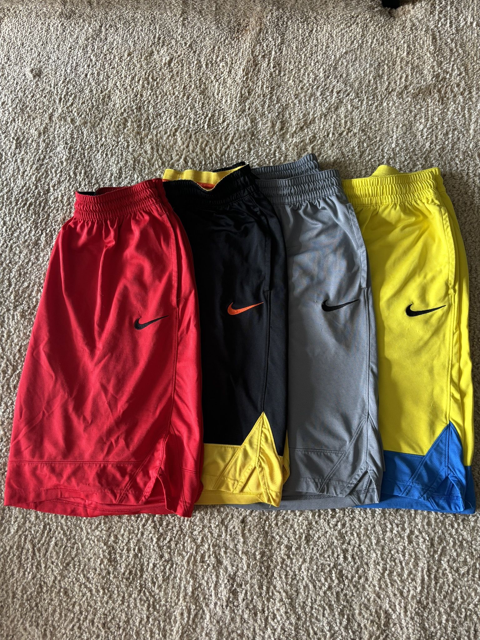 Men Nike Shorts (size X-Large)