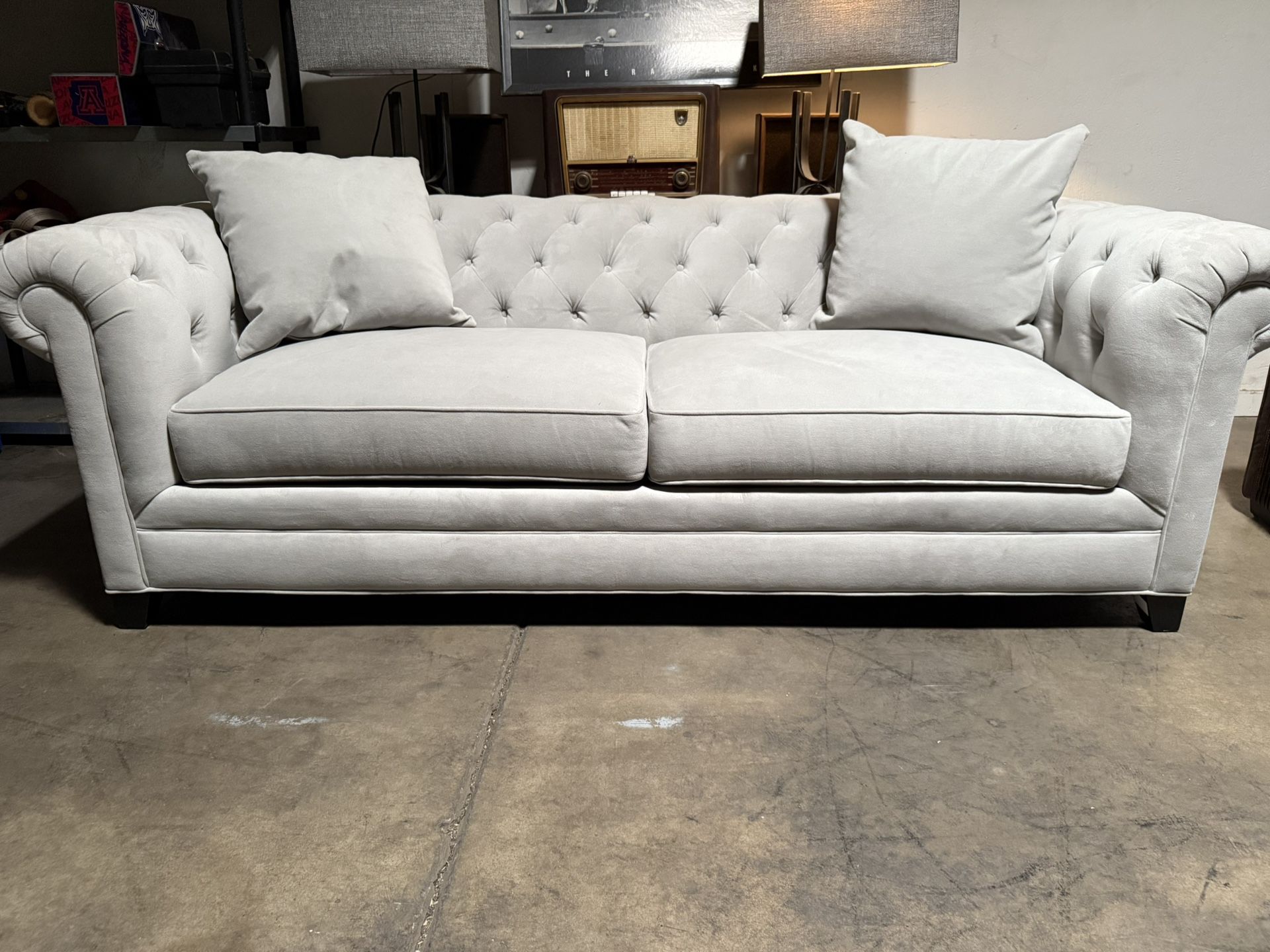 Sofa Tufted NEW