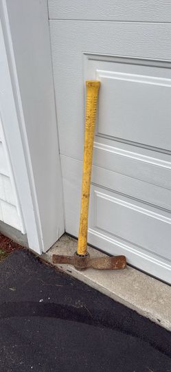 Pick Mattock and fiberglass handle
