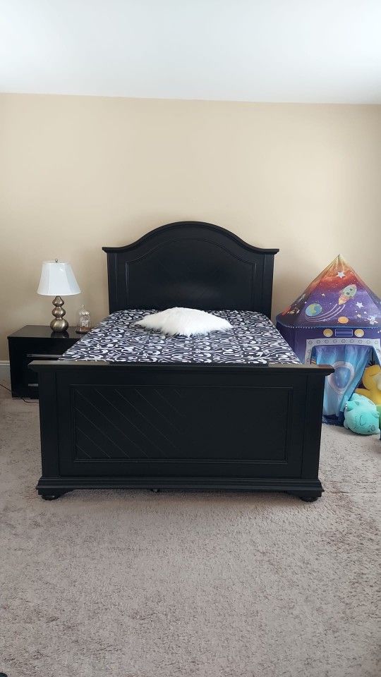 Full Size Bed
