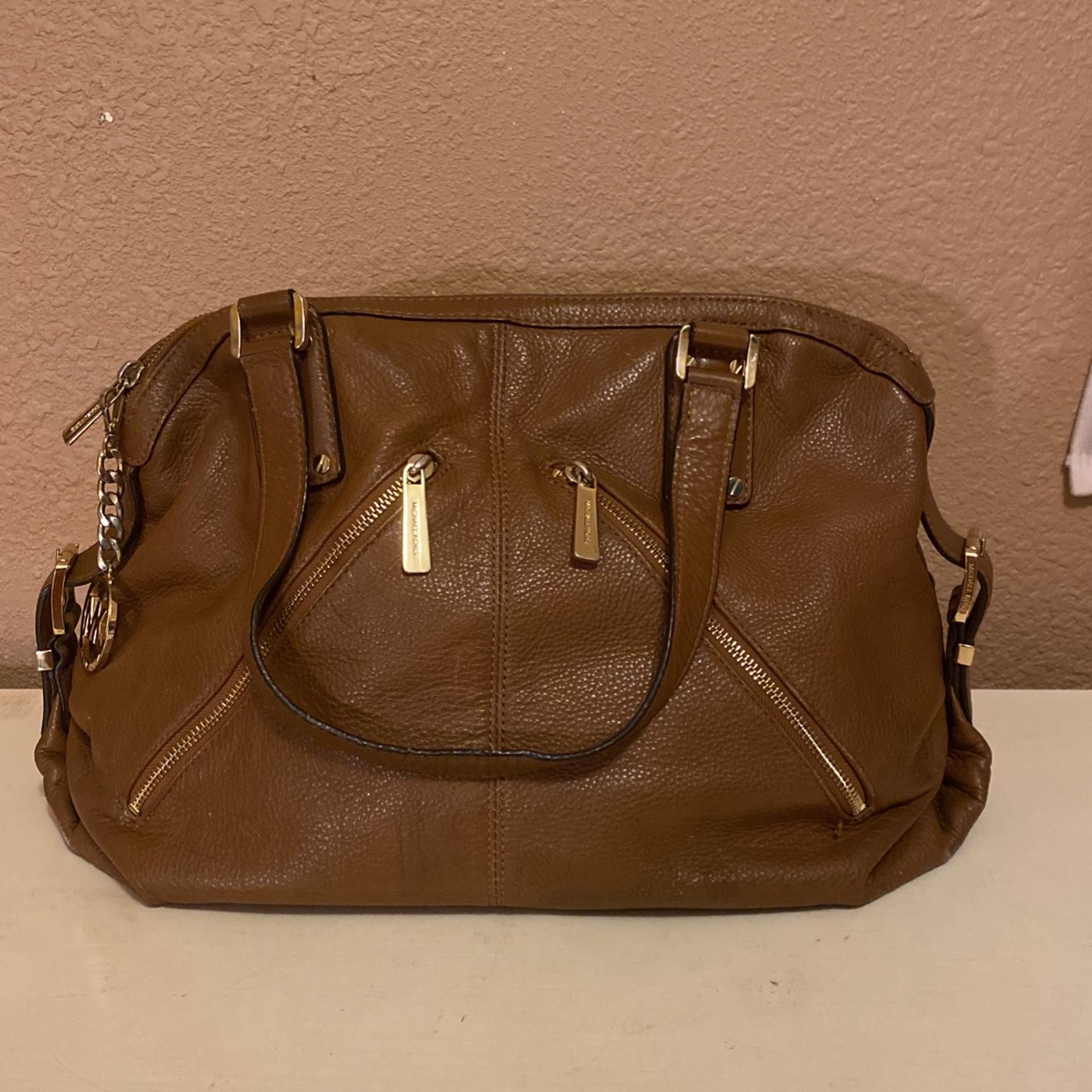 Michael Kors All Leather Large Used Shoulder Bag 2 Back Pockets 2 Front Zippered Pockets Heavy Leather Out Side Perfect $20 C  My Page More Purses Ty