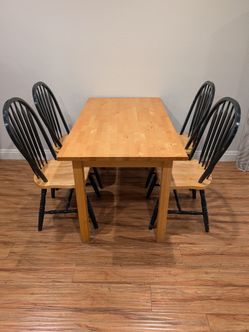 Moving sale -Dining table and four matching chairs. Very good conditions