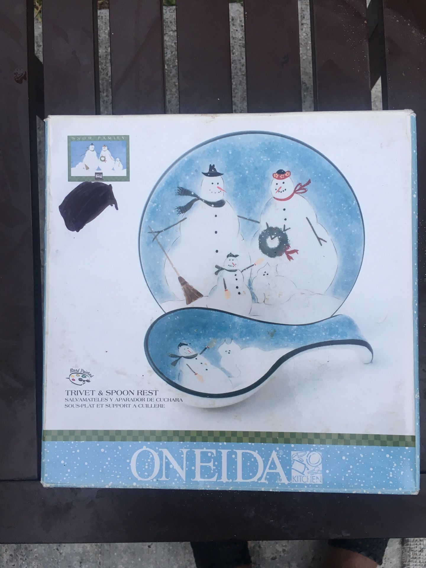 Oneida Snow Family Trivet & Spoon Rest Winter Blue Christmas Warren Kimble NIB. Selling them togethe