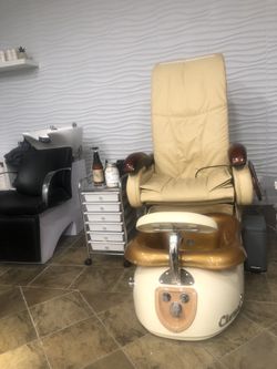 Set Of 3 Pedicure Chairs