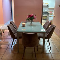 Nice Extendable table .