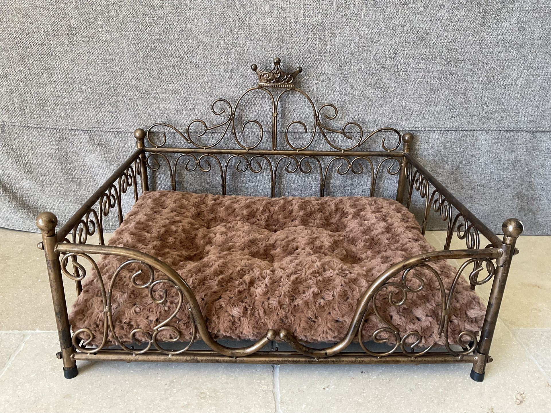 NEW Luxurious Iron Pet Bed