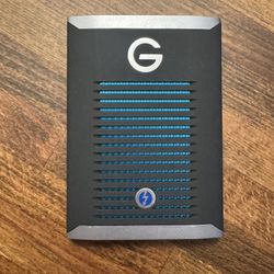 1TB Thunderbolt 3 NVMe SSD