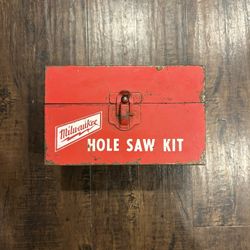 VINTAGE MILWAUKEE HOLE SAW KIT BOX