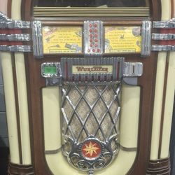 Vintage Wurlitzer Jukebox