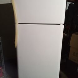 Frigidaire Refrigerator 