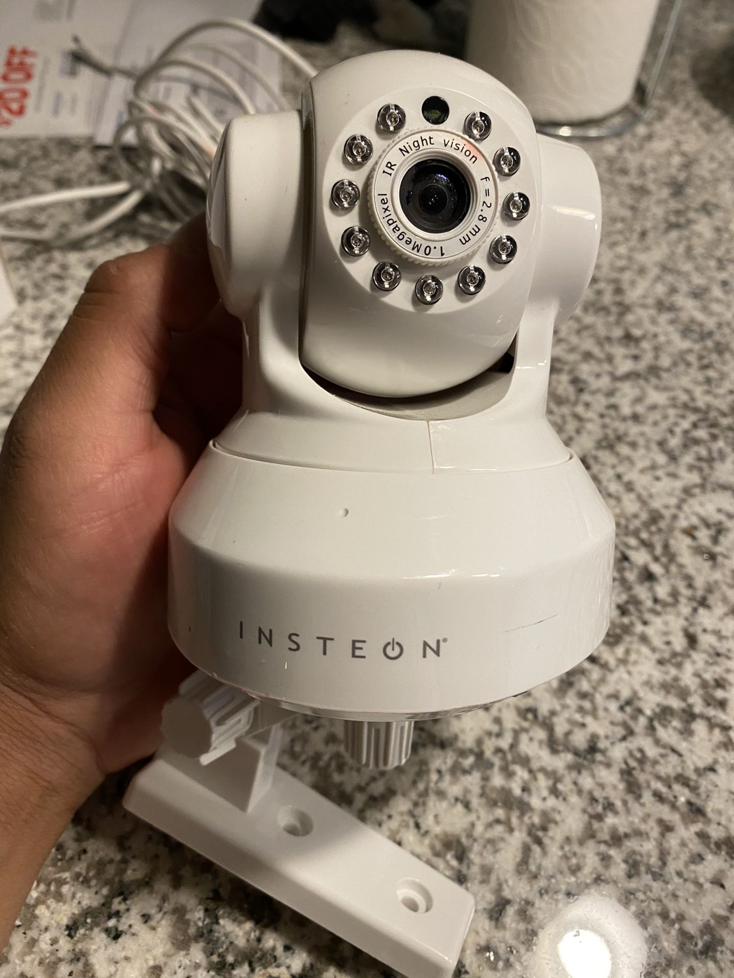 Insteon 720p Wireless Camera and Hub Combo