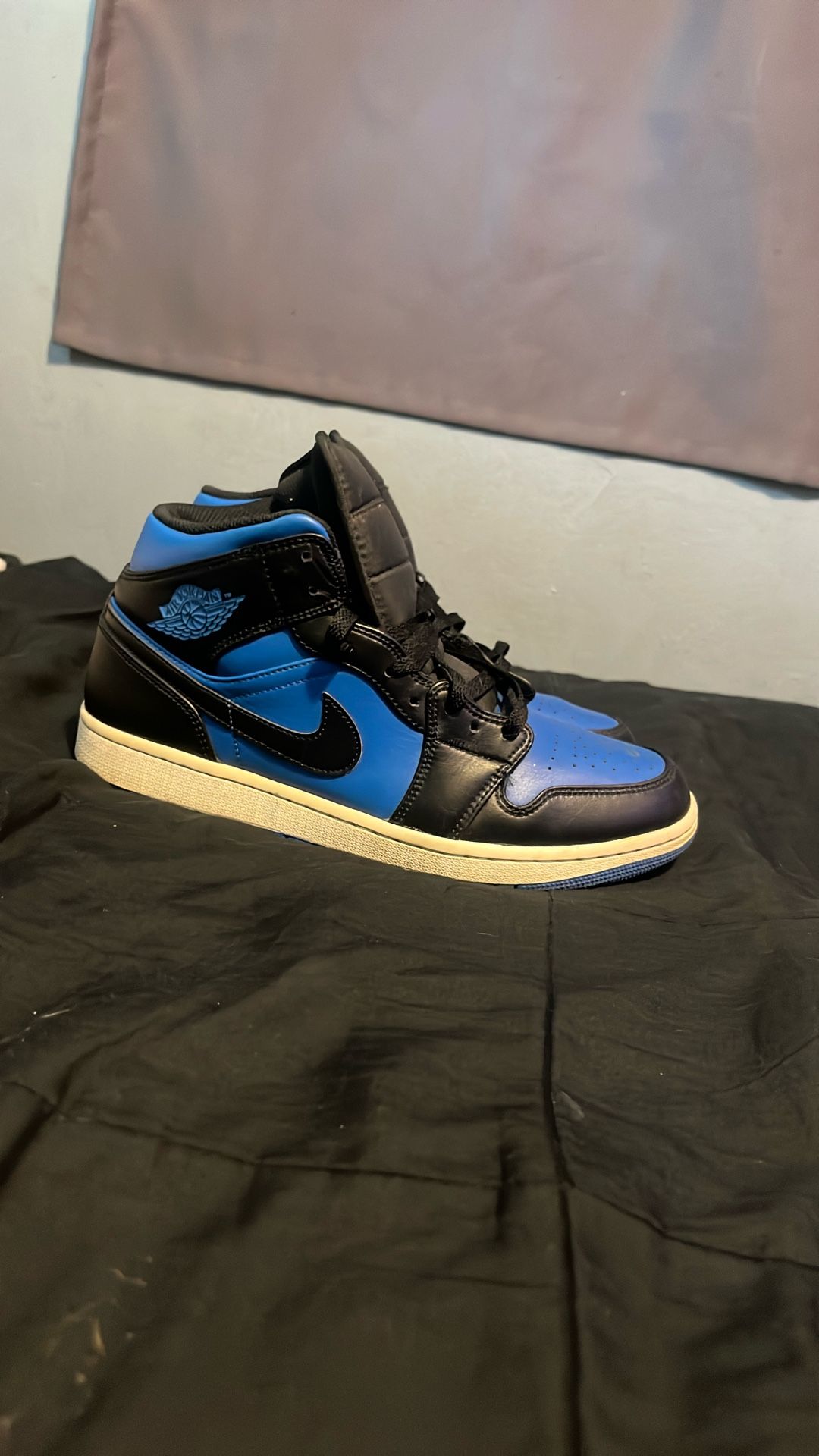 Air Jordan 1 Mid “Hyper Royal Blue”