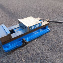 KURT ANGLOCK MILLING MACINE VISE D688 