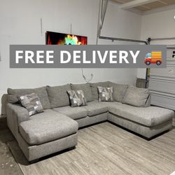 Gray Ashely’s Sectional Couch 🛋️- FREE DELIVERY 🚚 