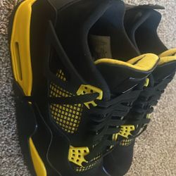 Jordan 4 retro yellow  size 8.5