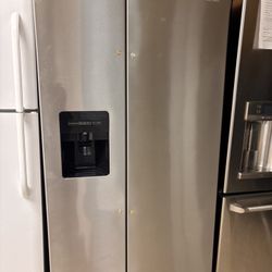 Refrigerator Side by side
