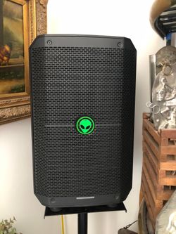 Mackie Battery Powered Speaker 3-Inputs 5-Different Modes 12-Hours battery life cover included $375🔈🔥👽