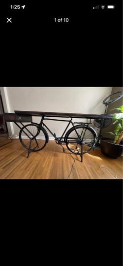 BOBS Rustic bike table