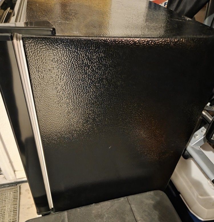 Frigidaire Retro Mini Fridge Black