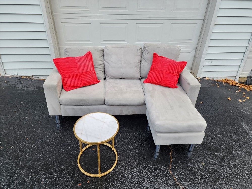 Sectional Small And Table