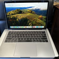 Macbook Air 13 inches- MacOS Sonoma 