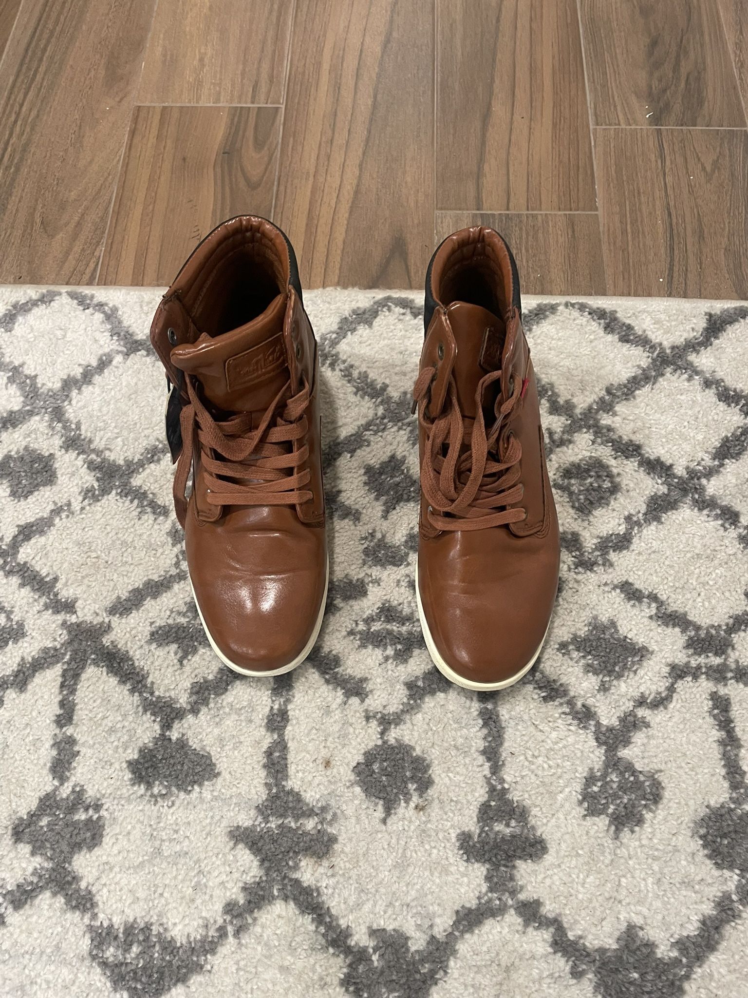 Levi built size 9 1/2