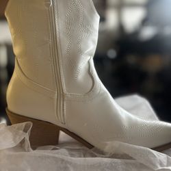 Women’s Boots Size 9