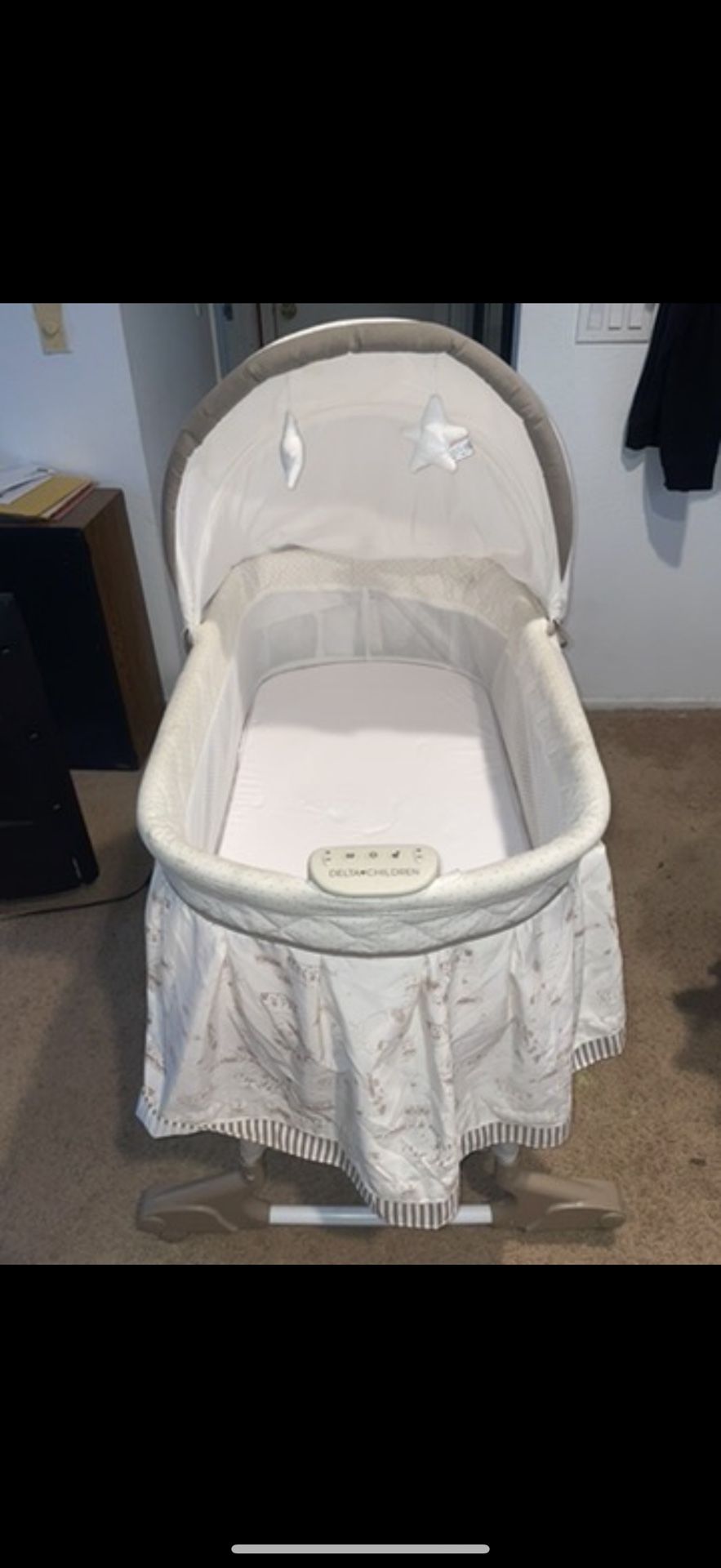 Delta Baby vibrating Bassinet 