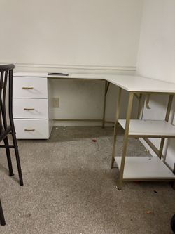 Desk table