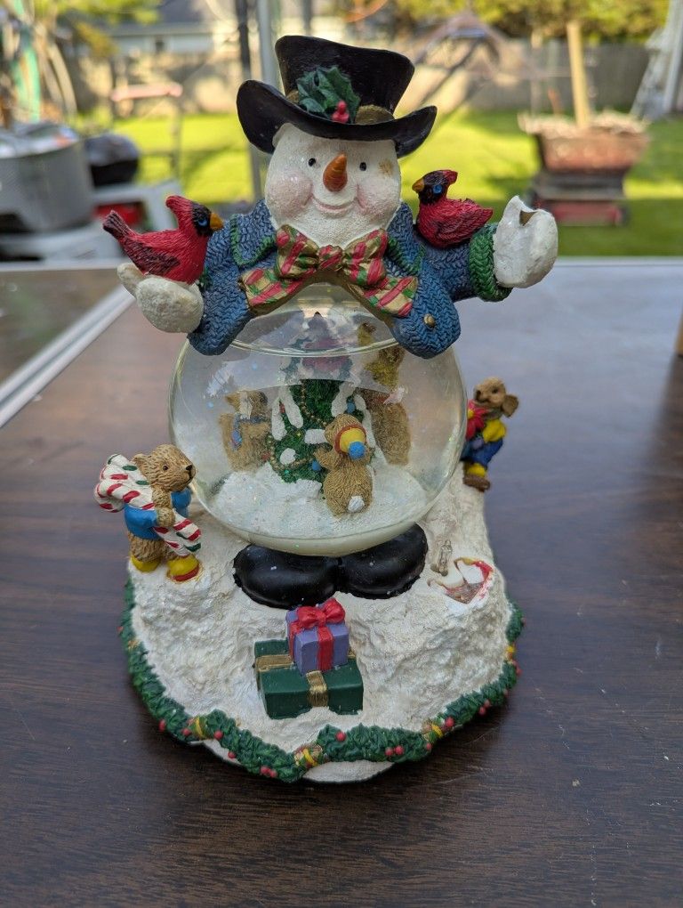 Avon Frosty The Snowman Snow Globe