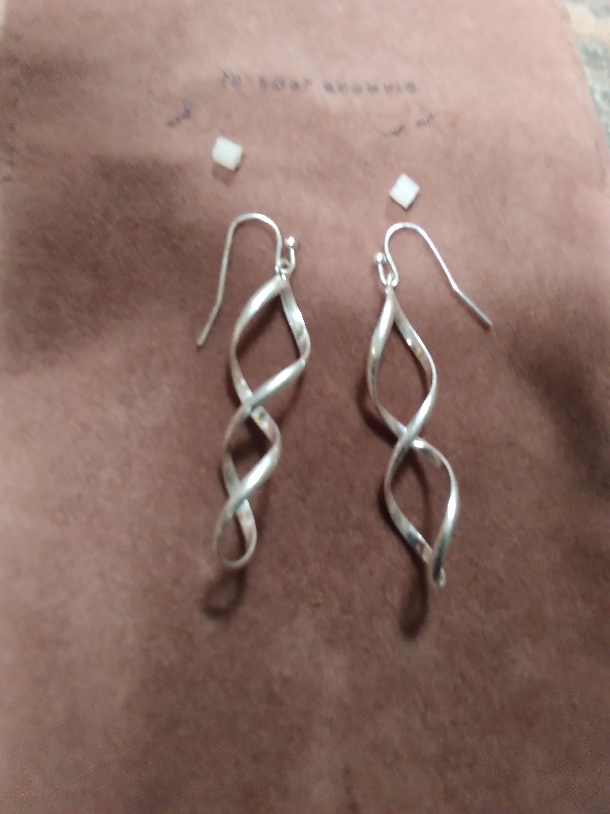 Earrings steling silver new never wore.