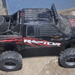 9.6 Volt Trucks. No Battery Or Remote 