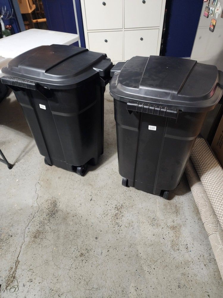 Pair Of New 32-gallon Trash Cans