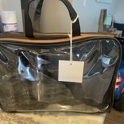 Travel toiletry Bag + Moisturizing face masks