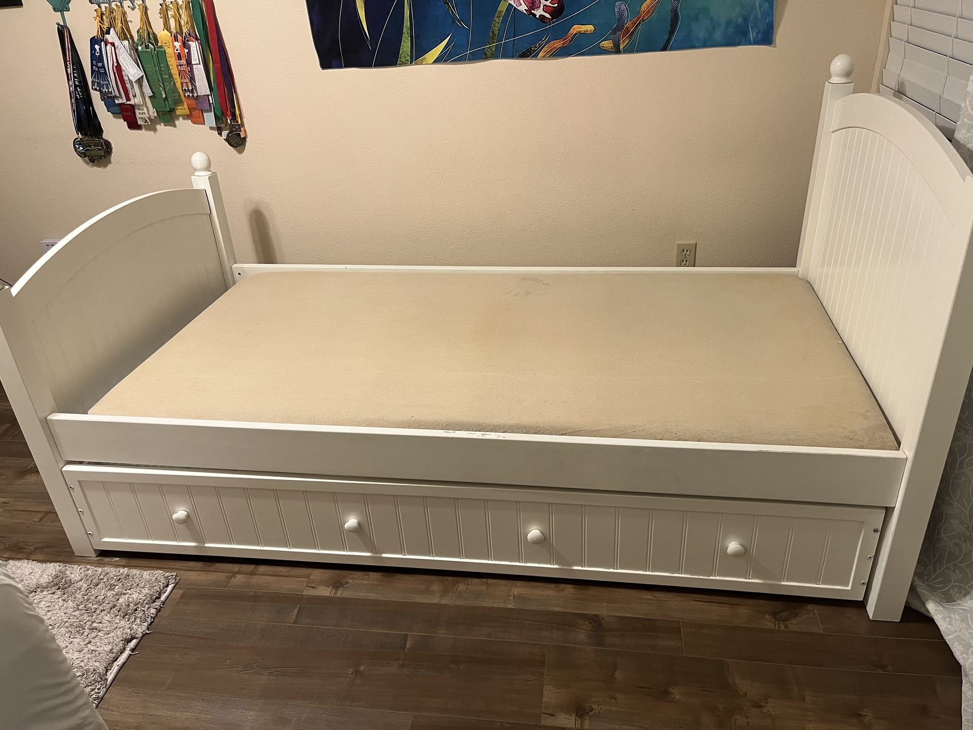Twin Bed With Trundle 