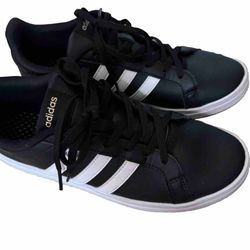 Brand New Classic Black Adidas Superstar Women’s Size 8