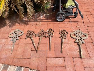 Cast Iron Ornamental Garden Stakes – Set of 5