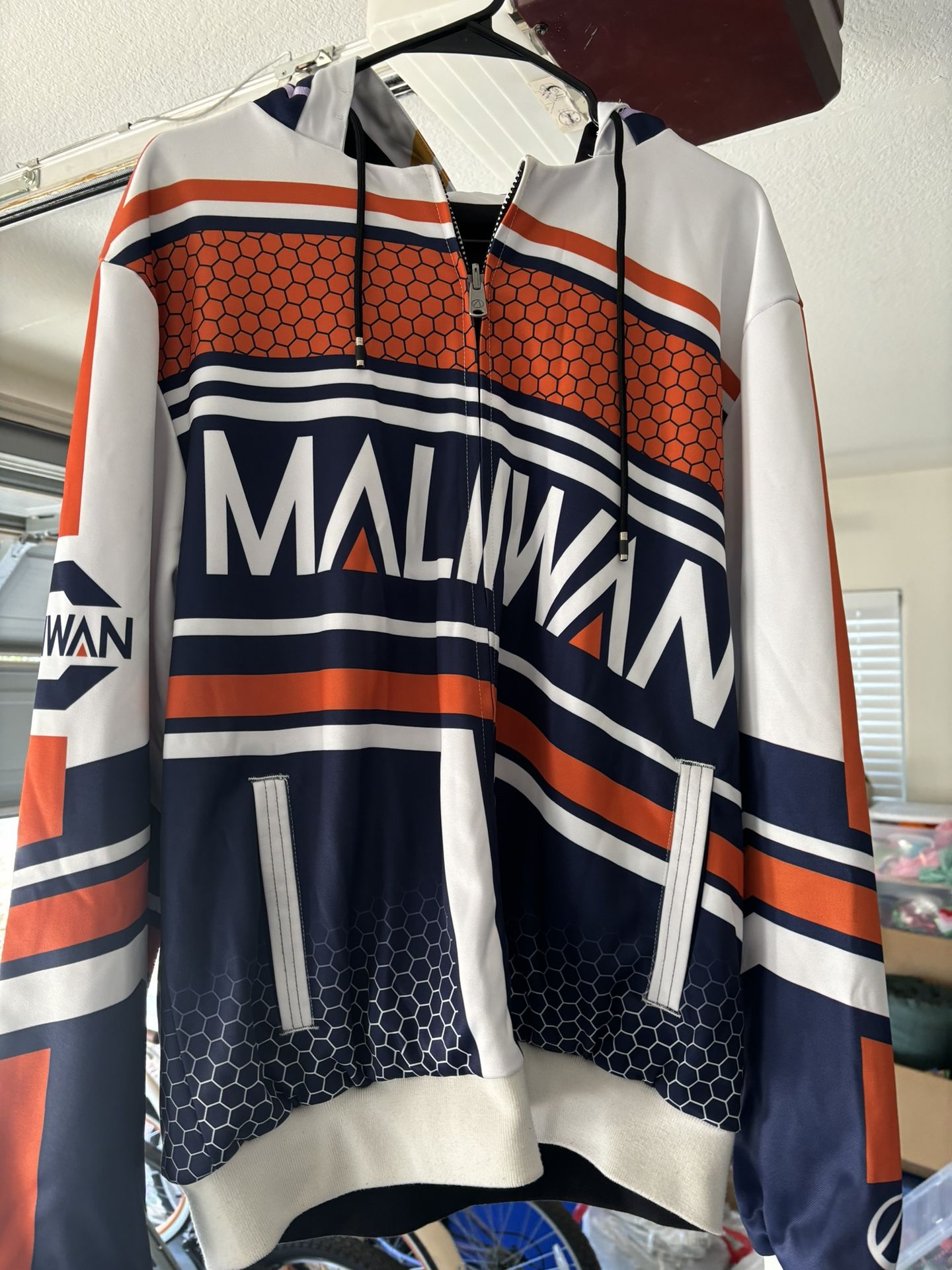 Reversible Borderlands Maliwan/ Hyperion Jacket, Size Large.