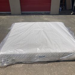 King Ludic mattress! used but in good condition!